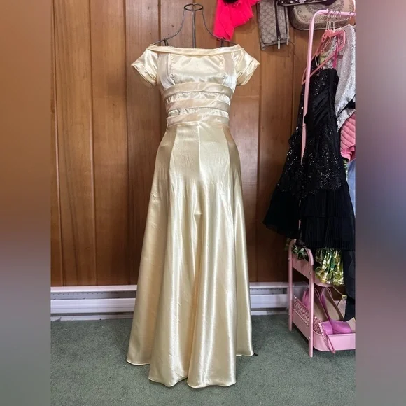 VINTAGE yellow gown, small - Picture 1 of 16
